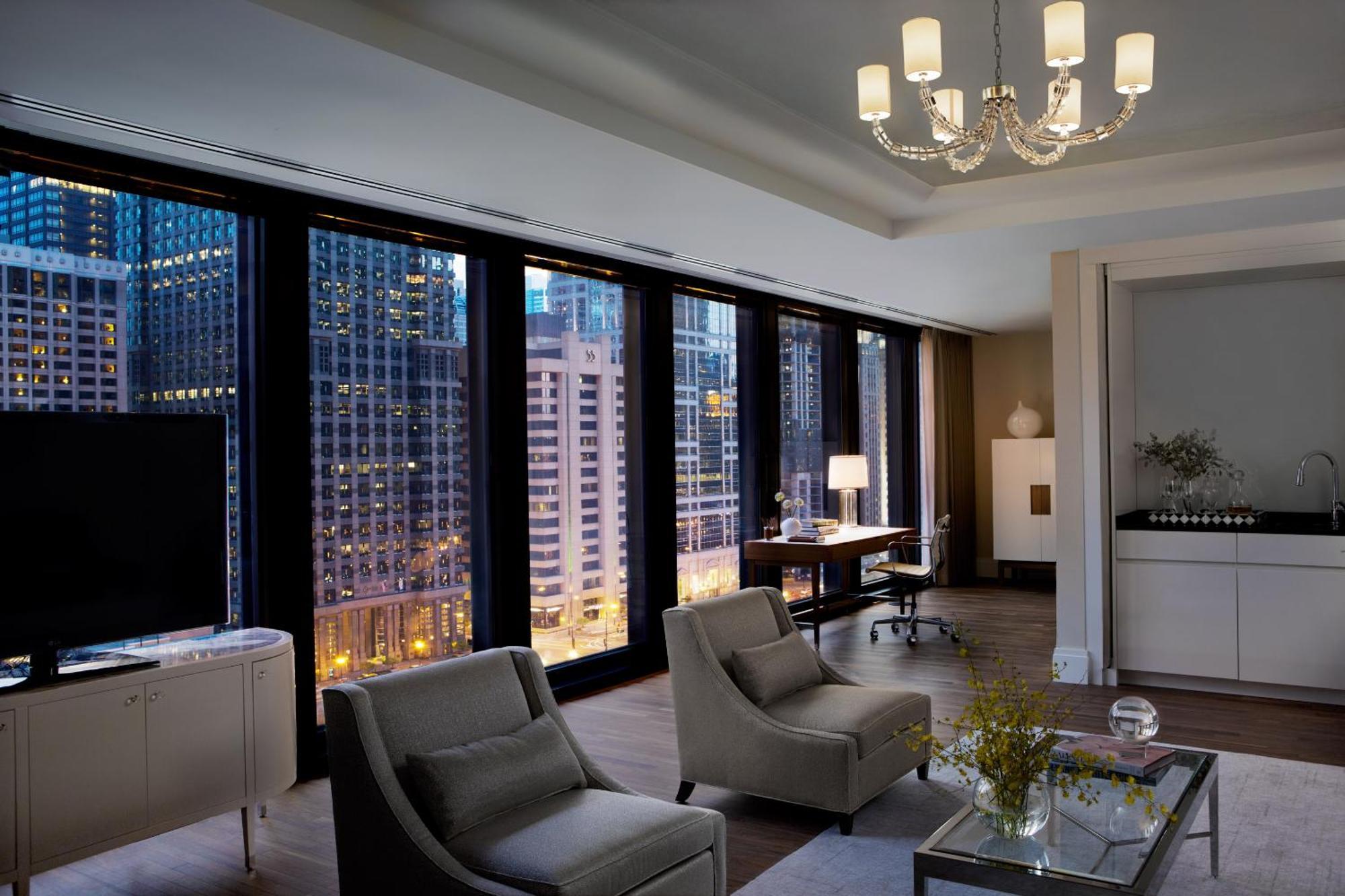 Club One Bedroom River View Suite Accessible