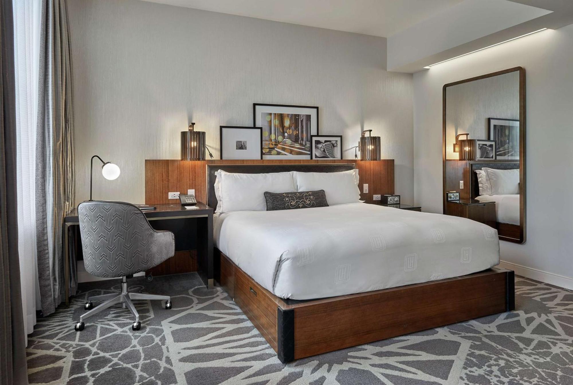 King Room with Roll-In Shower - Mobility Access,1551291625:JPEG